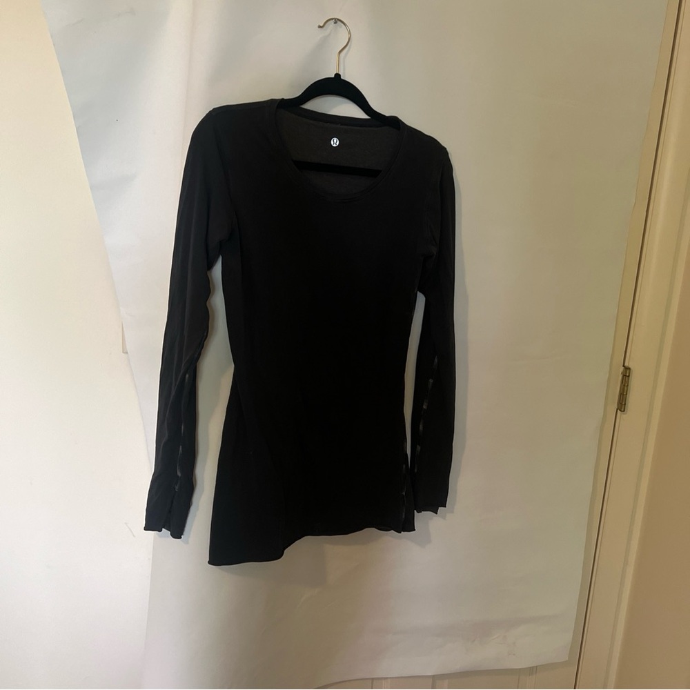 Buttery soft Lullulemon Charcoal Long sleeve Tee With Thumb Holes  size L